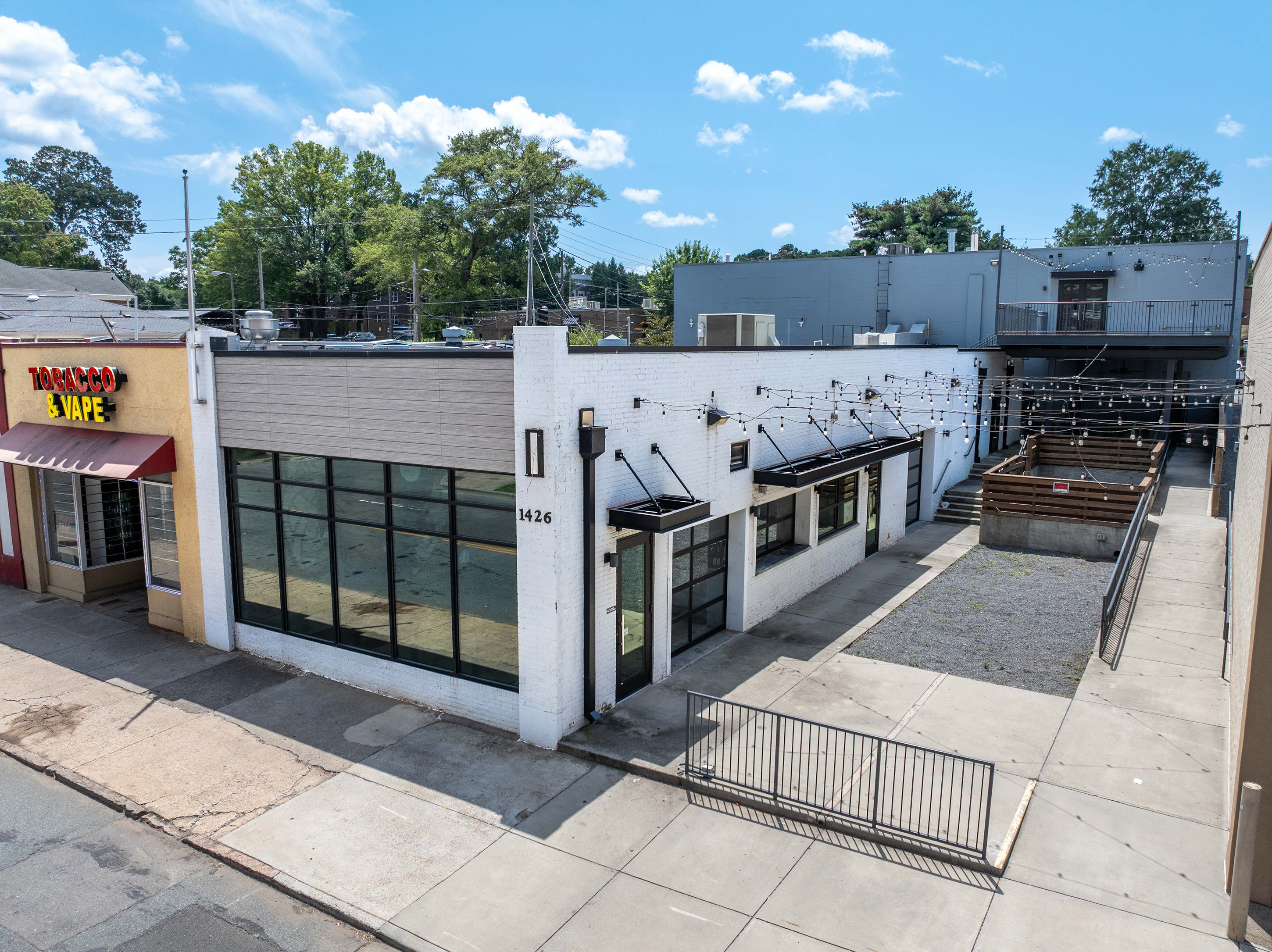 1426 E 4th St