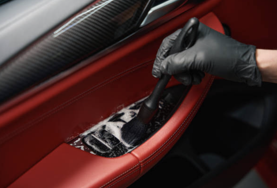 Auto detail vs wasstraat: het échte verschil uitgelegd