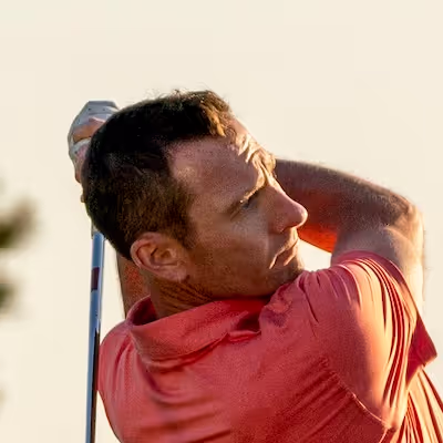 Golf tech student swinging callaway irons.