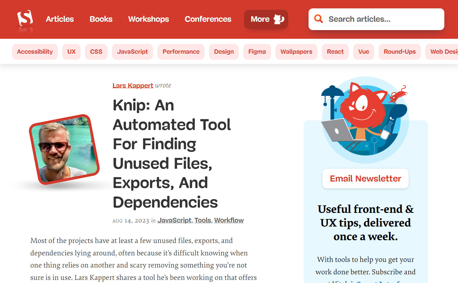 Smashing Magazine homepage showing an article about a web design tool and an email newsletter signup button.