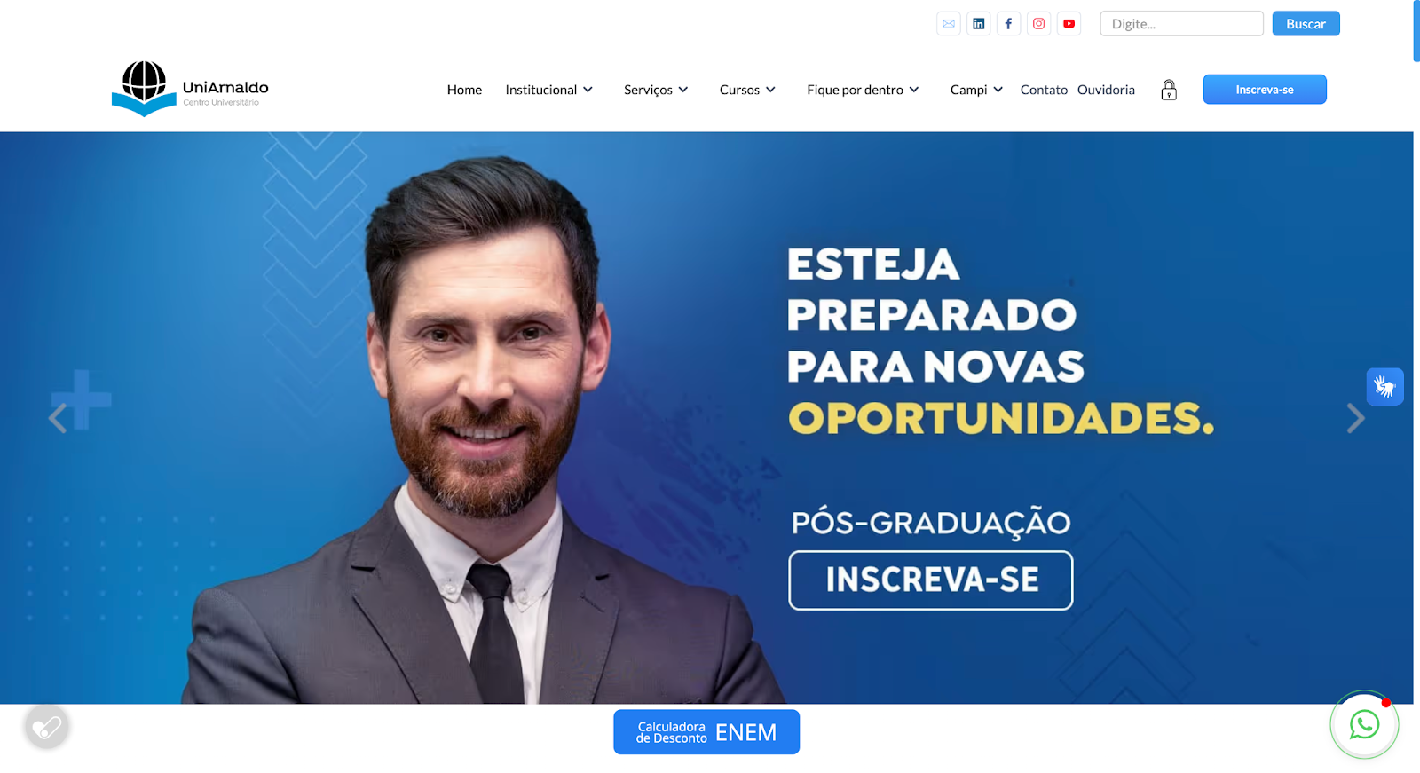 A screenshot of Faculdade Arnaldo’s website homepage with a man smiling and text highlighting the college’s unique value proposition.