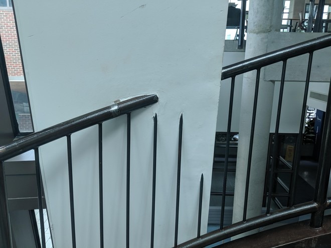 Chết cười với những thiết kế siêu thảm họa, xem xong bực cả mình vì độ “ngáo ngơ” của các designer - Ảnh 24.