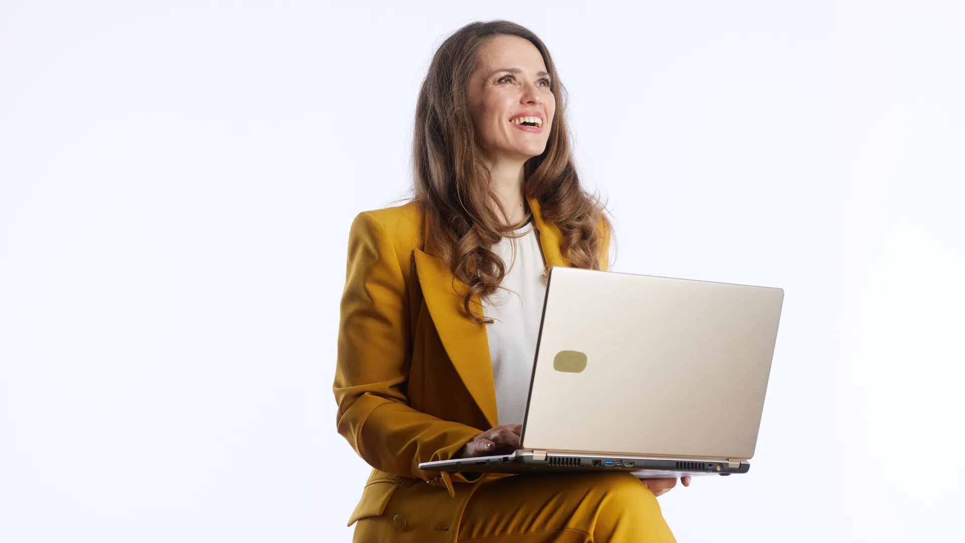 User on laptop using RNS