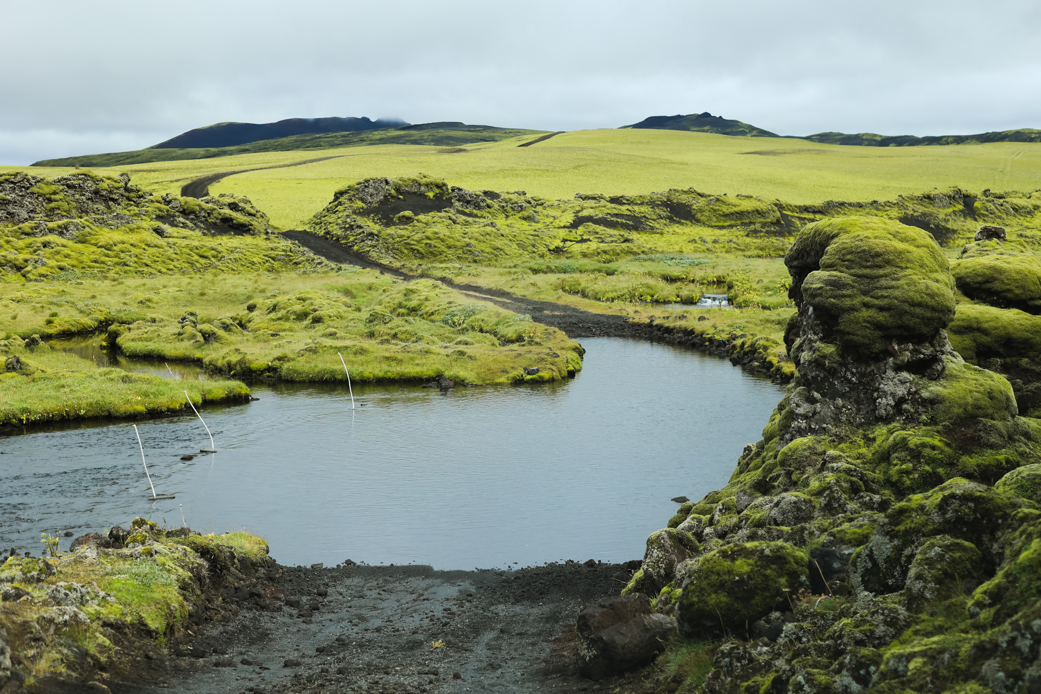 F207 – Tjarnargígur crater lake