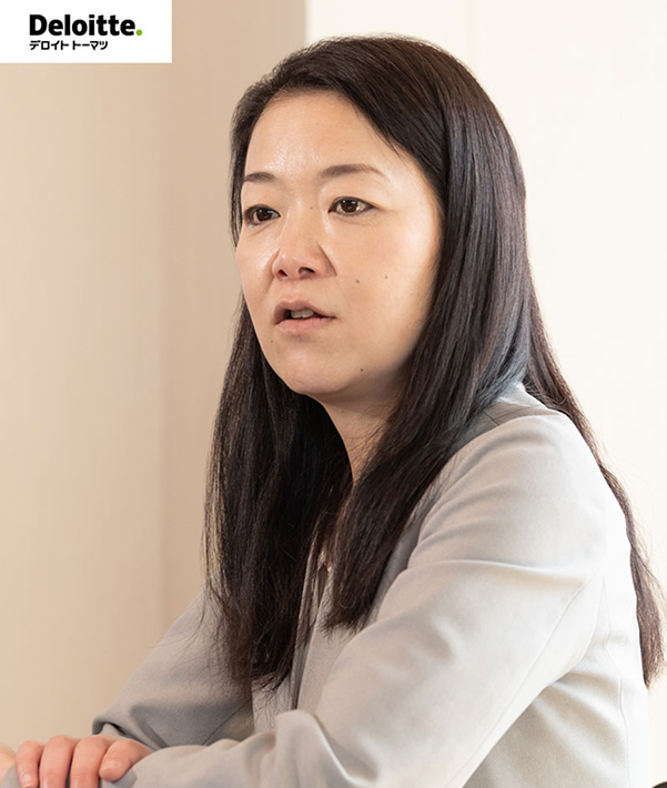 Portrait of a woman from Deloitte speaking about her experience using TrackTest to improve recruitment accuracy.