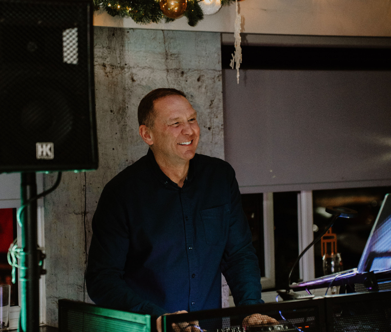 DJ