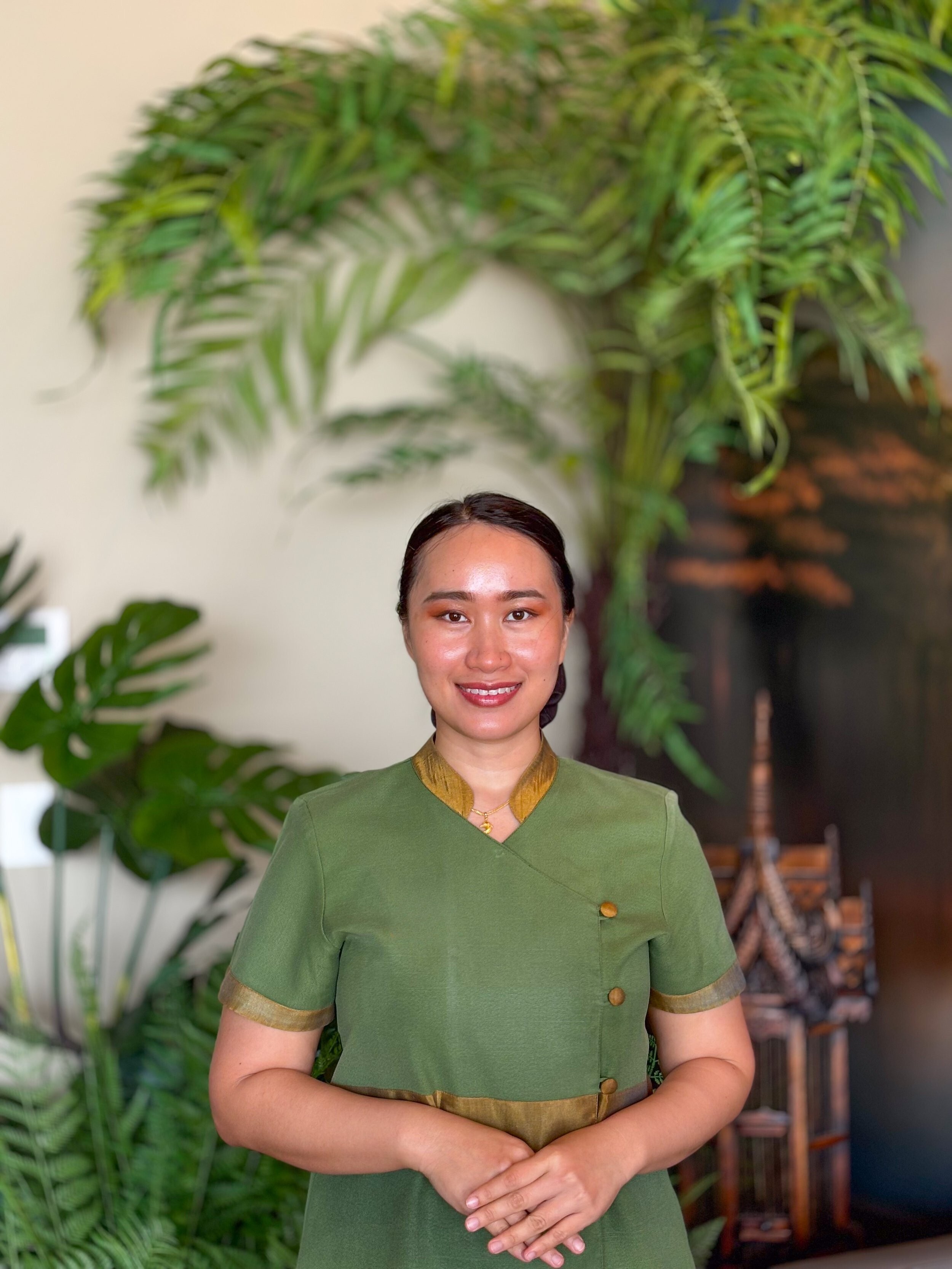 image of therapist performing massage