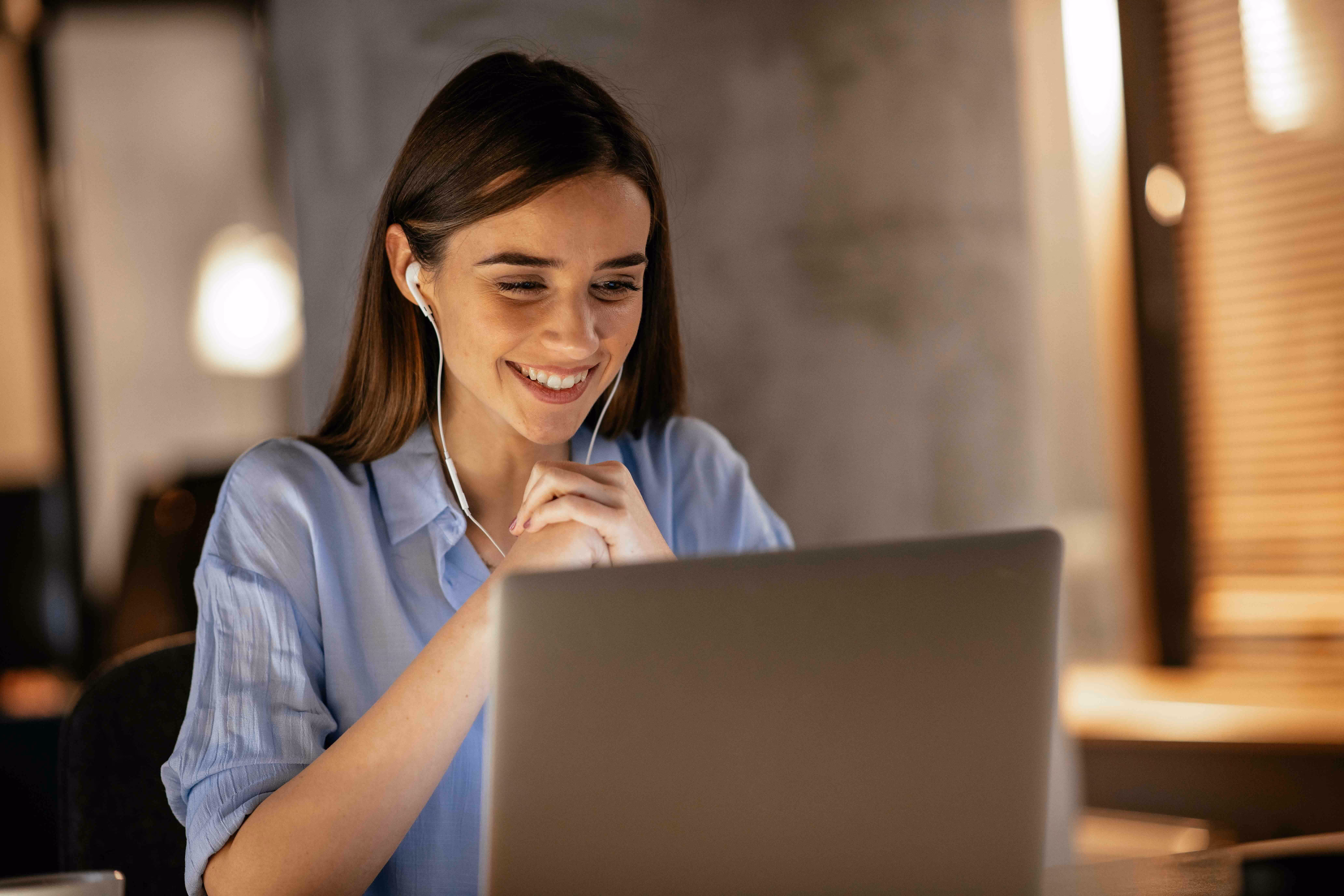 a women calling on a laptop