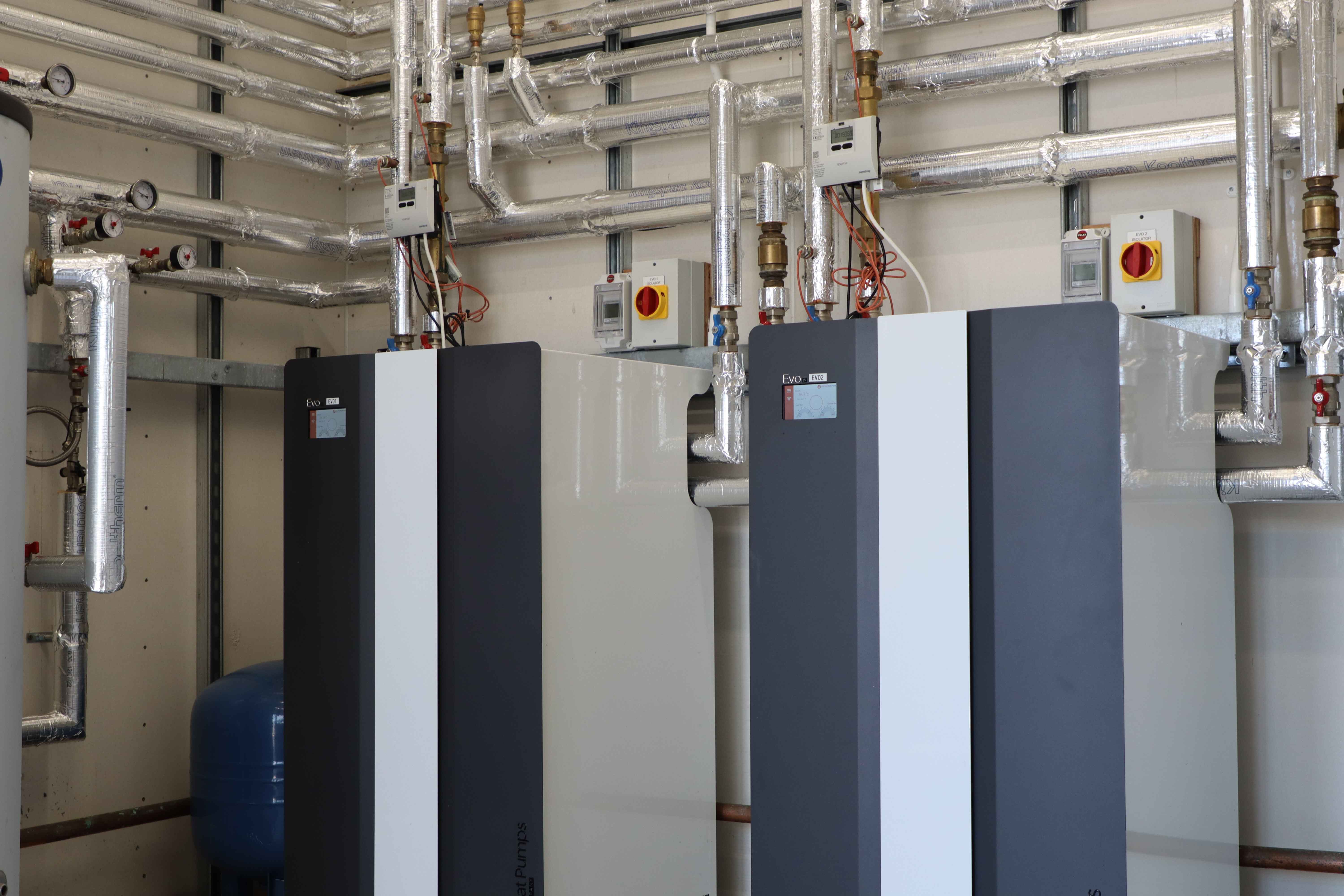 Ground source heat pump with borehole