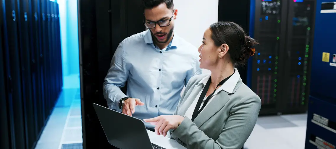 MSP specialist reviewing an SLA with a client