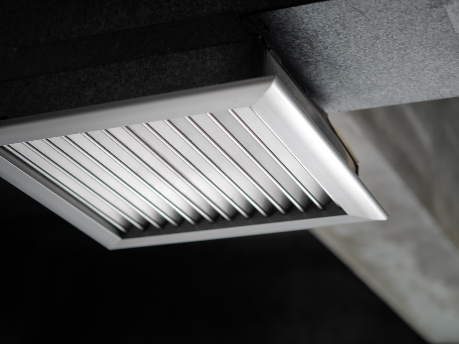 Strange Smells Coming From Your Air Ducts in Minneola: What They Mean
