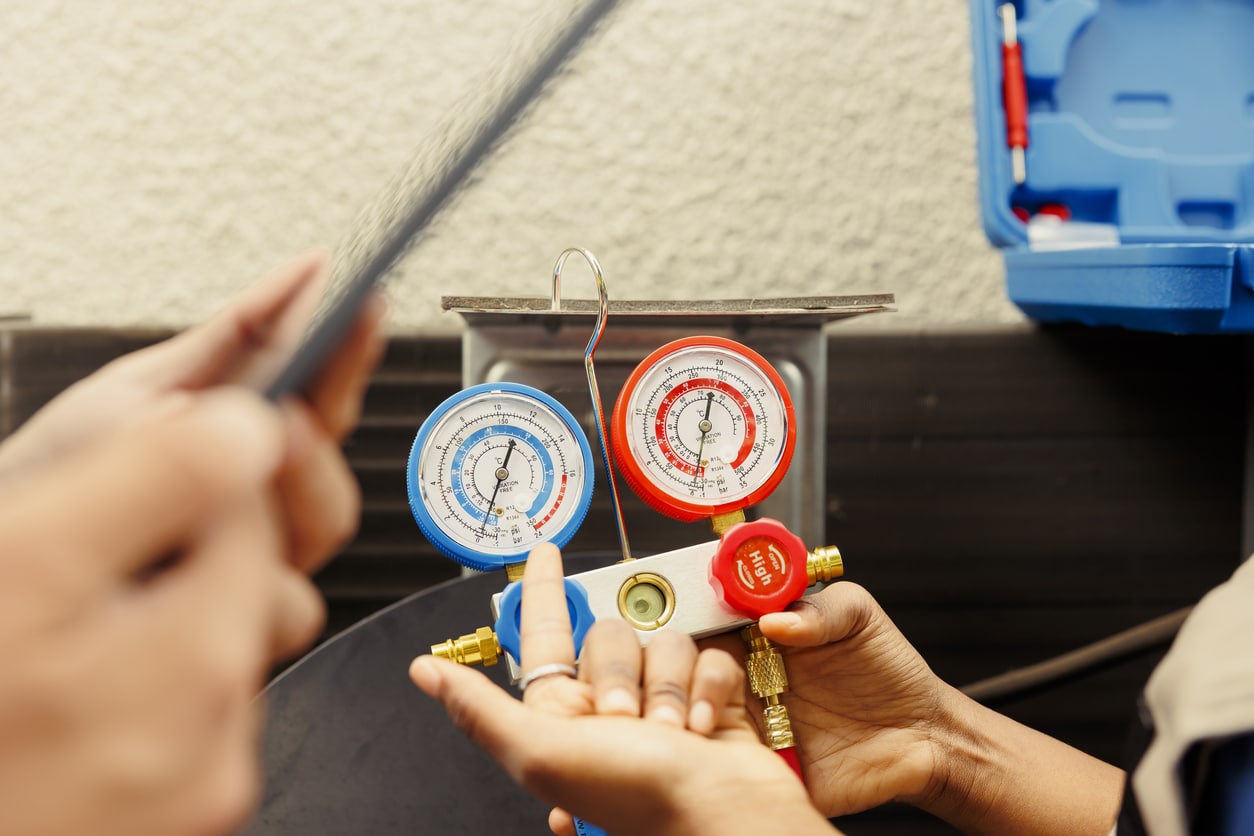 What Qualities to Look for While Hiring AC Contractors?
