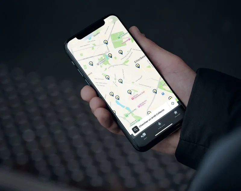Famille en train de déménager avec un van TaxisVerts