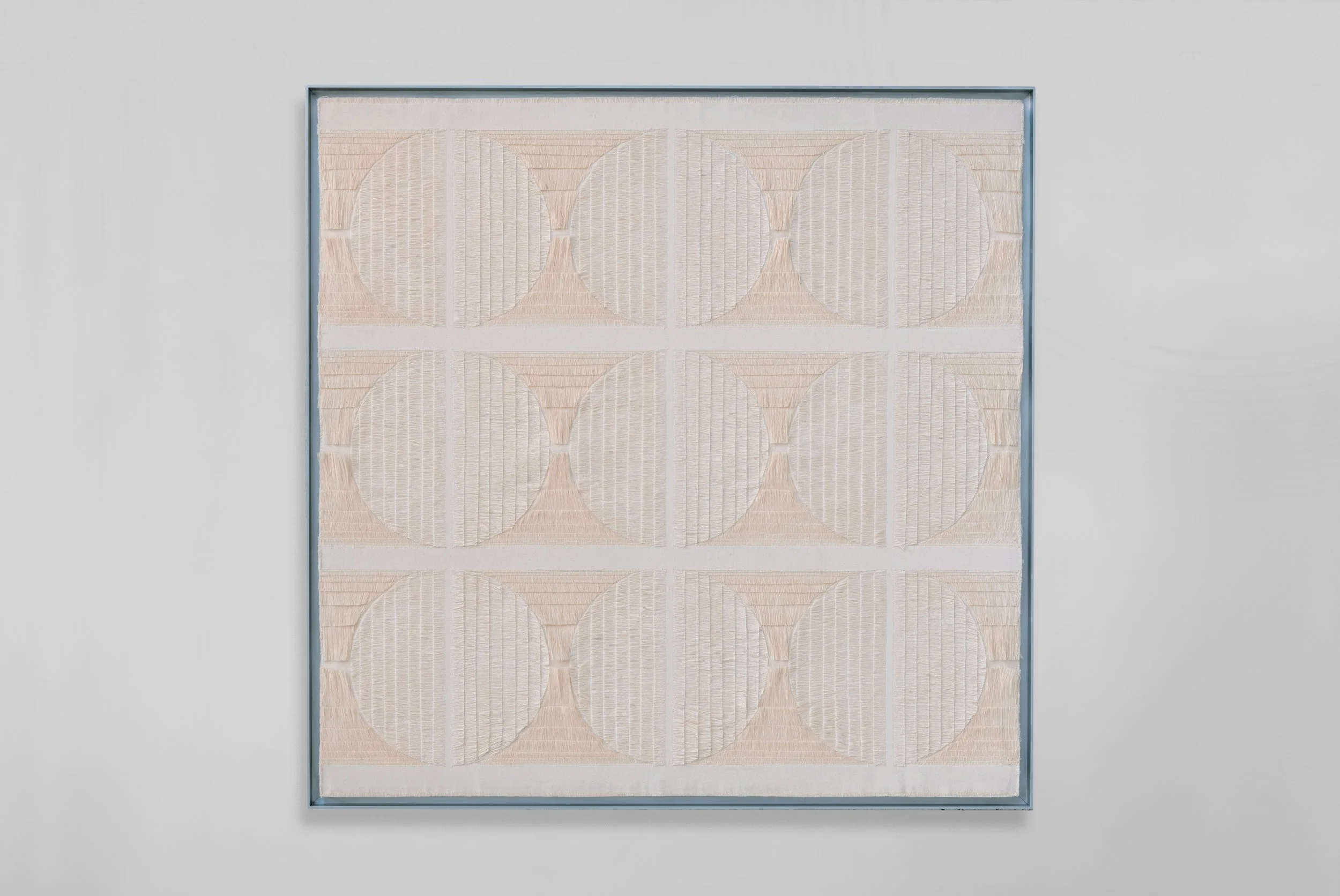 Ohne Titel (Linienobjekt, 1973) von Leo Erb – weiß gefasstes Holz, Malte Uekermann Kunsthandel Berlin / Untitled (line object, 1973) by Leo Erb – white-painted wood, represented by Malte Uekermann Kunsthandel Berlin