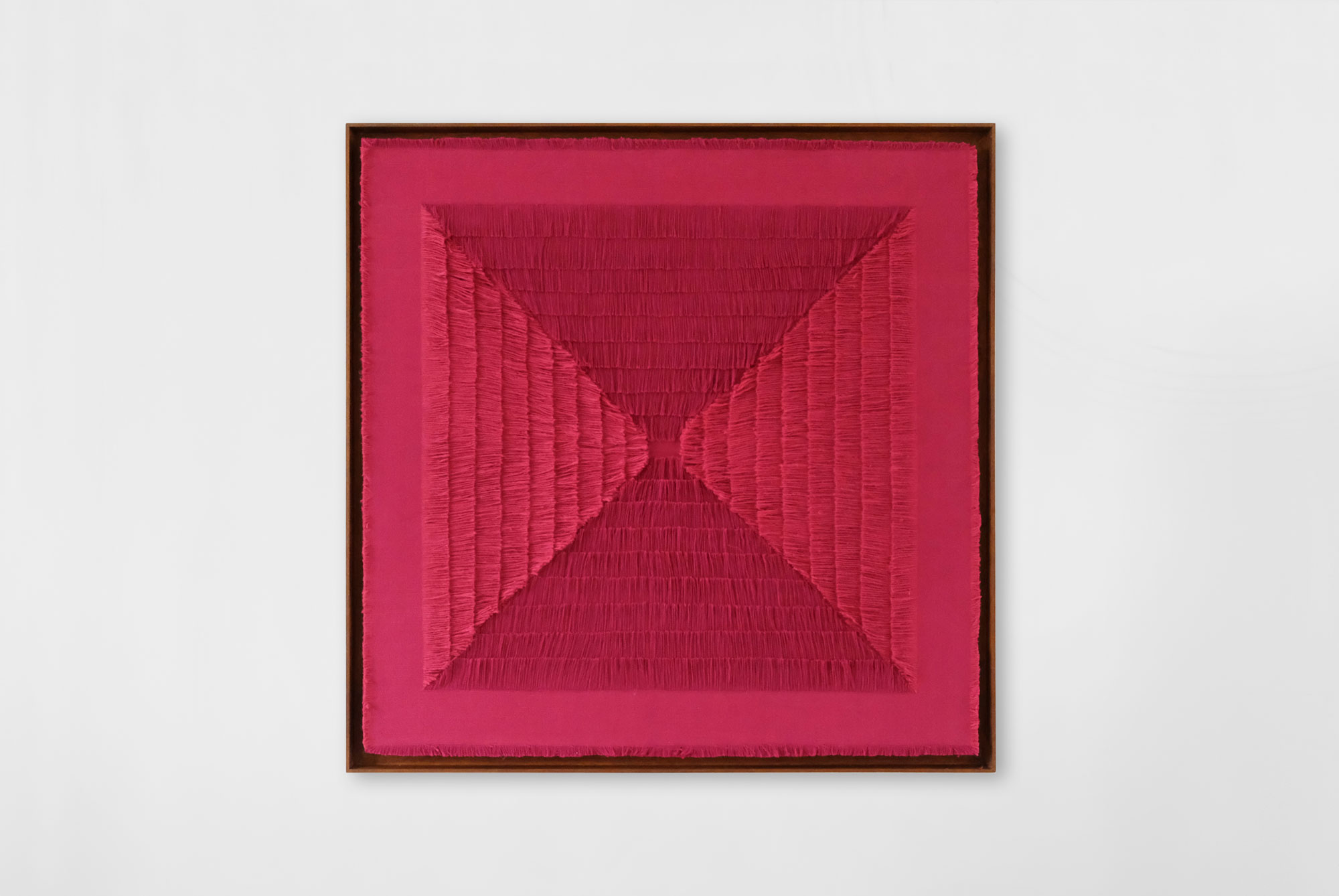 Ohne Titel (Linienobjekt, 1973) von Leo Erb – weiß gefasstes Holz, Malte Uekermann Kunsthandel Berlin / Untitled (line object, 1973) by Leo Erb – white-painted wood, represented by Malte Uekermann Kunsthandel Berlin