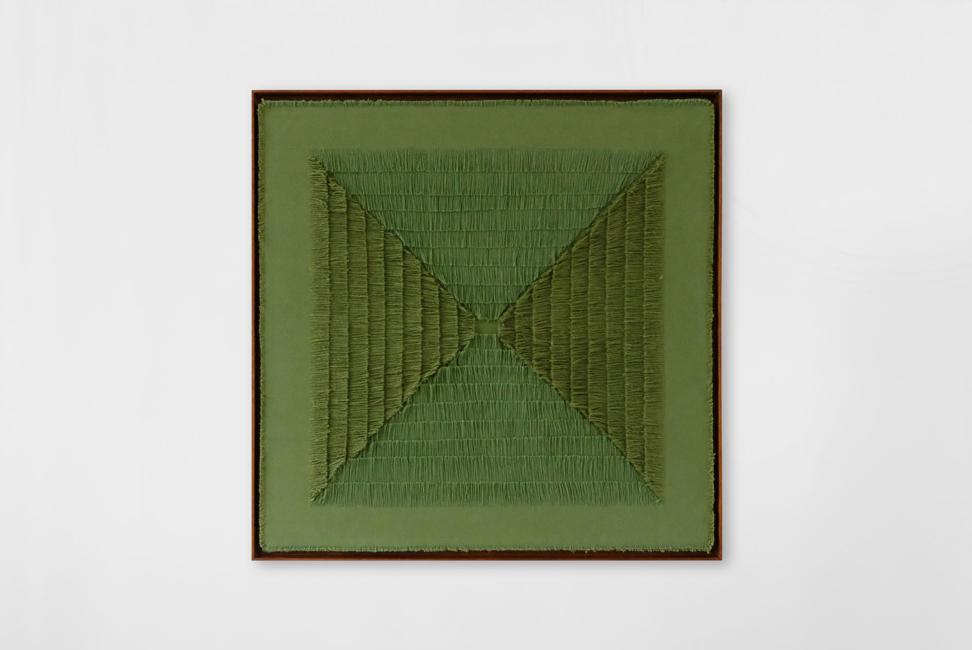 Ohne Titel (Linienobjekt, 1973) von Leo Erb – weiß gefasstes Holz, Malte Uekermann Kunsthandel Berlin / Untitled (line object, 1973) by Leo Erb – white-painted wood, represented by Malte Uekermann Kunsthandel Berlin