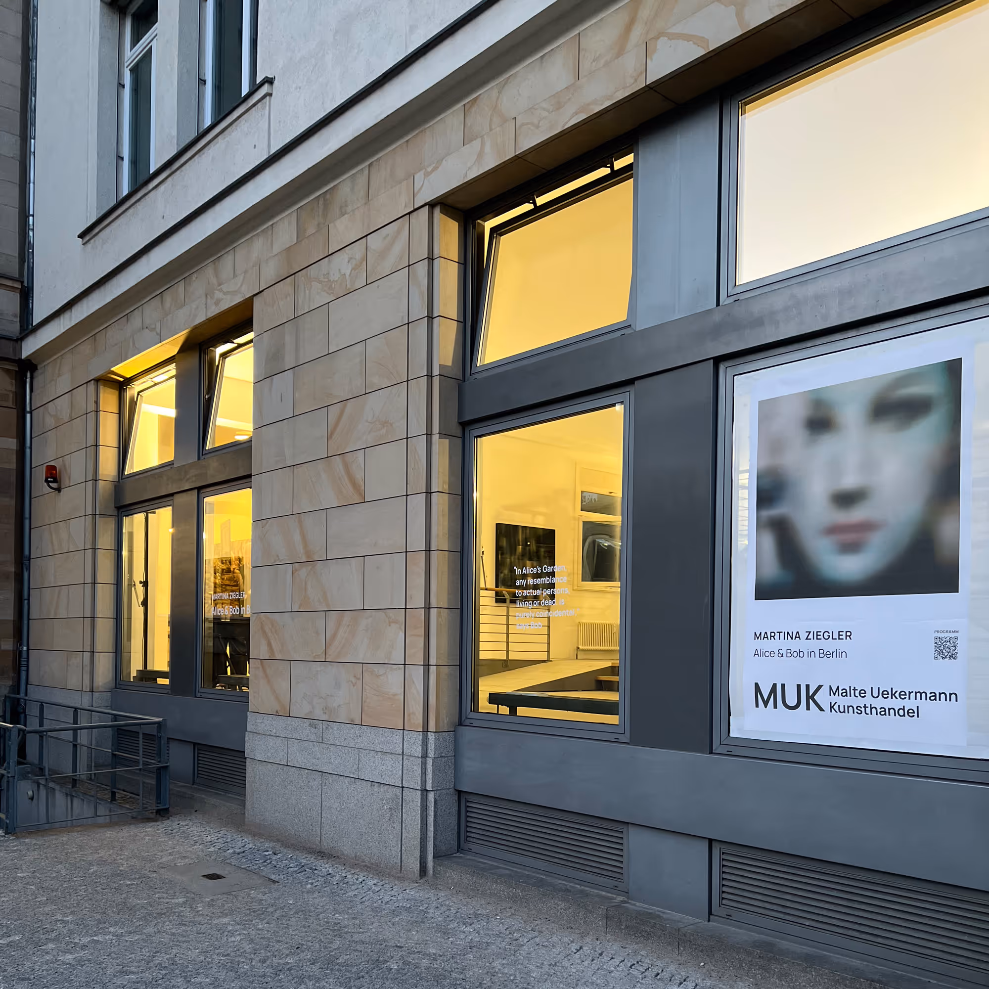 Porträt von Malte Uekermann – Galerist, Malte Uekermann Kunsthandel Berlin. Portrait of Malte Uekermann – gallerist, Malte Uekermann Kunsthandel Berlin.