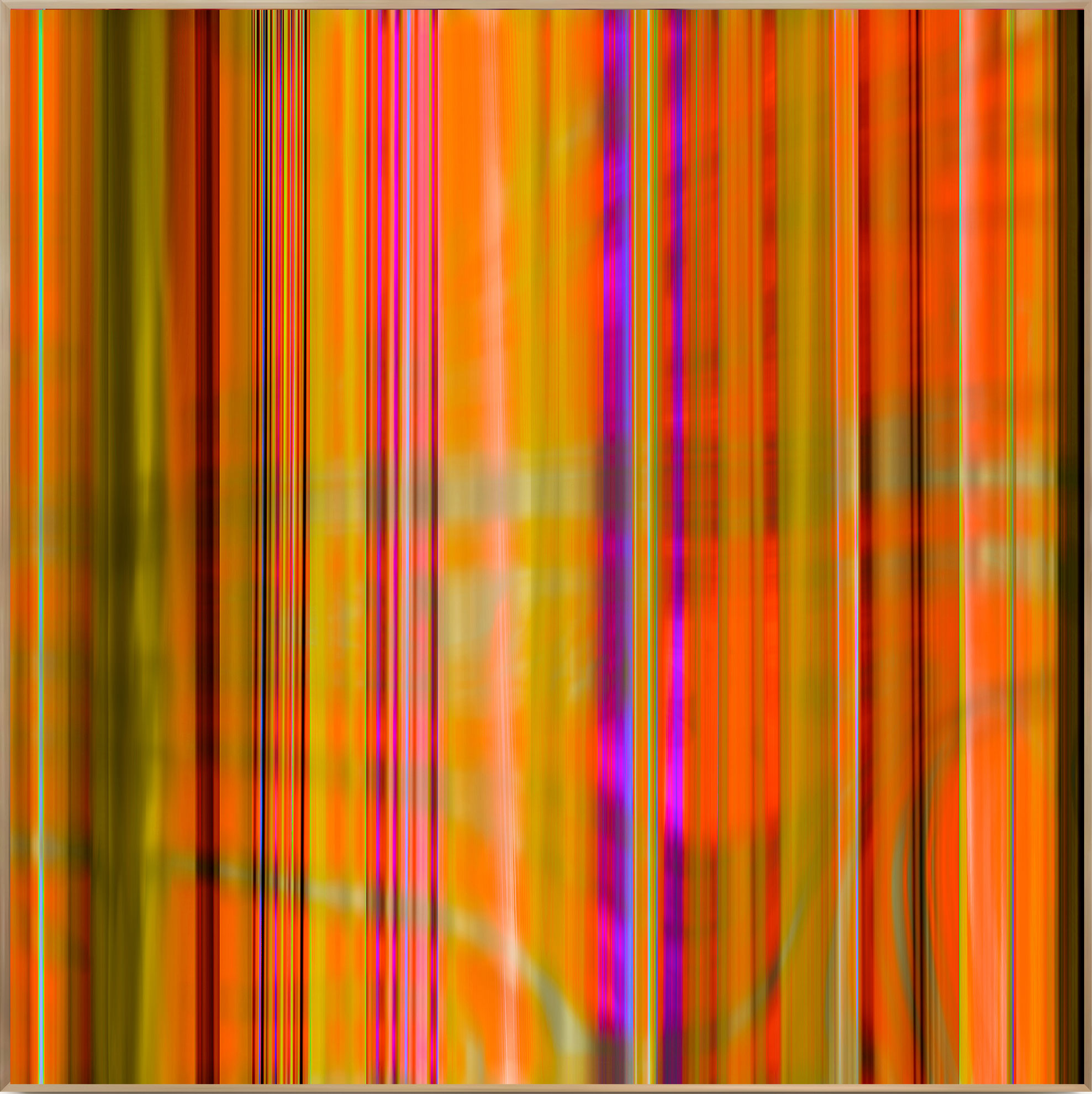 Abstrakte vertikale Linien in Gelb, Orange, Blau und Rot mit einem weichen, verschwommenen Effekt von Martina Ziegler