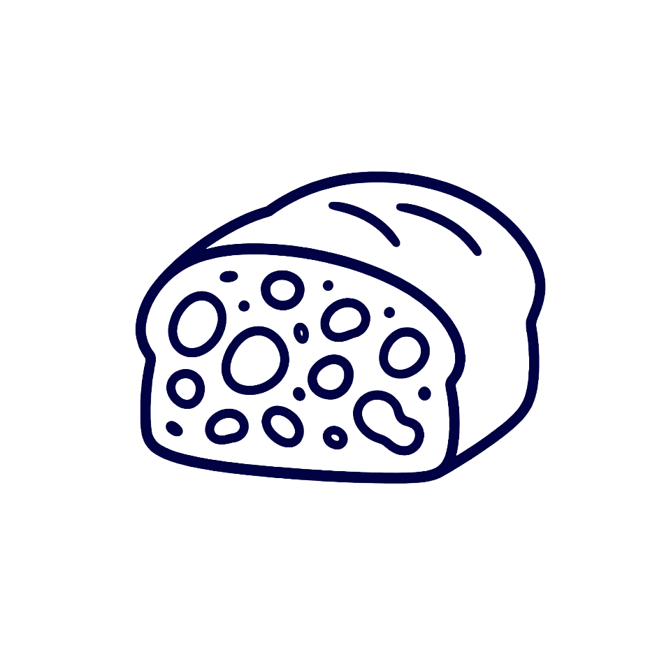 Tranche de pain avec des graines sur une assiette ronde, à côté d'un biscuit.