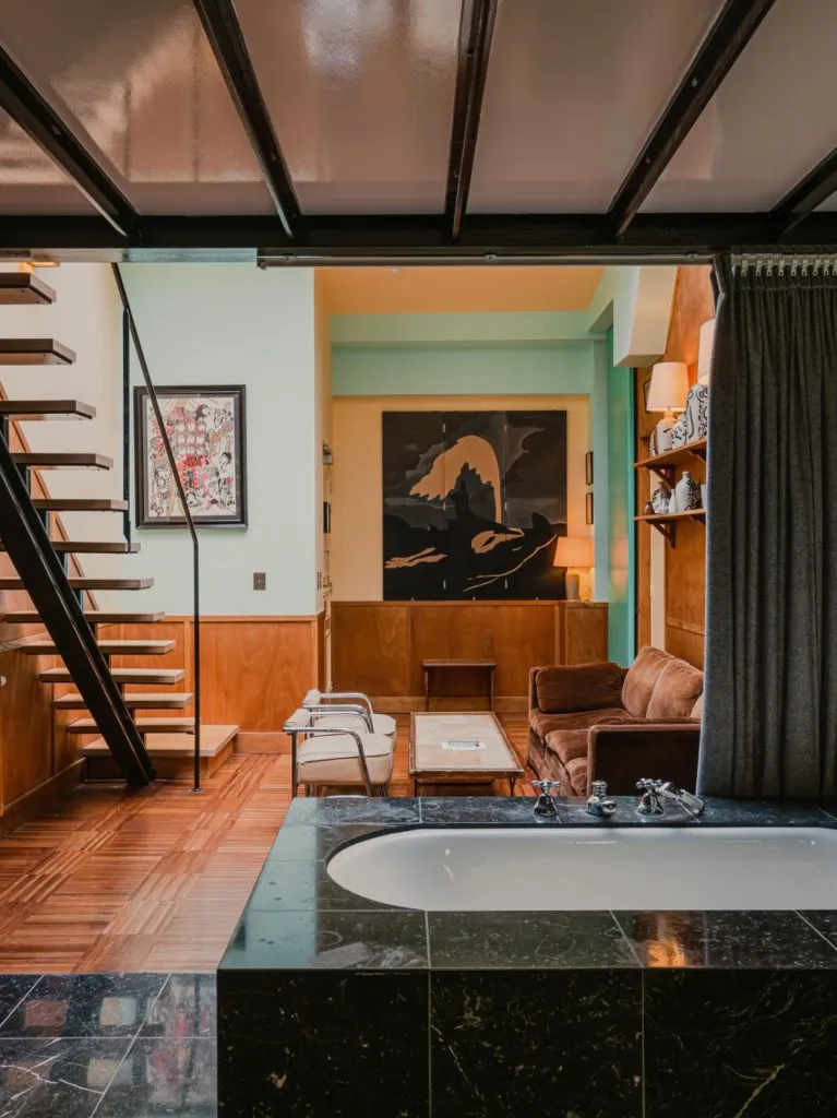 Chambre et salle de bain hotel design