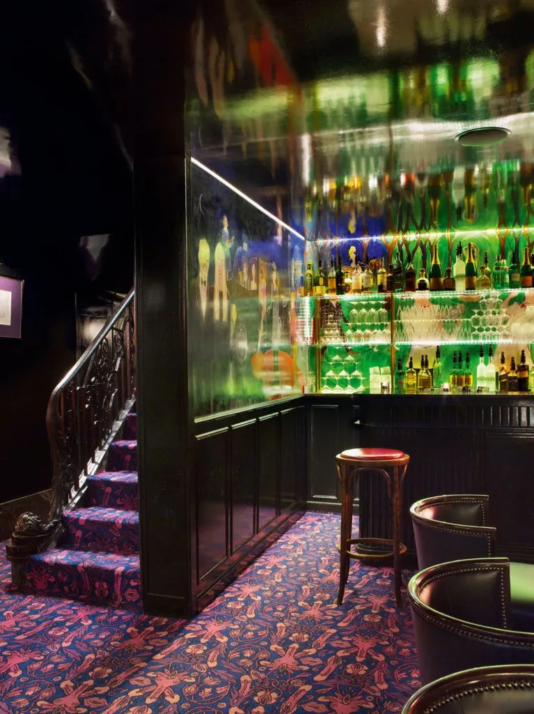 Salon bar privé intimiste chic soirée parisienne