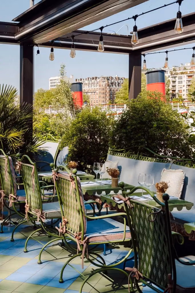 boire un verre en terrasse à paris avec vue Seine, bord de Seine