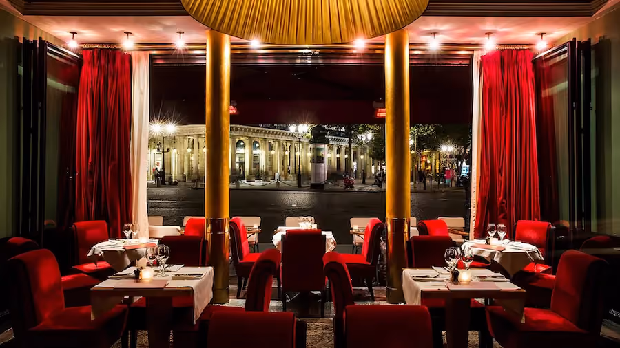 Terrasse du Café Ruc face au Palais-Royal, maison Beaumarly