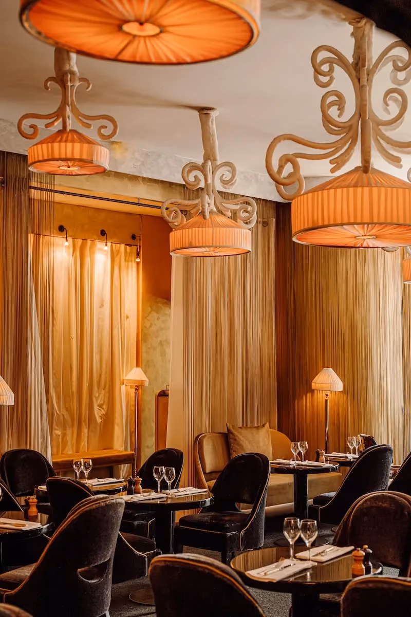 Salle raffinée du Matignon au cœur de Paris