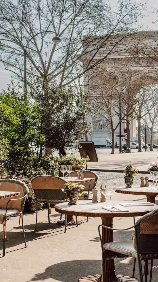Terrasse élégante des Jardins du Presbourg, maison Beaumarly