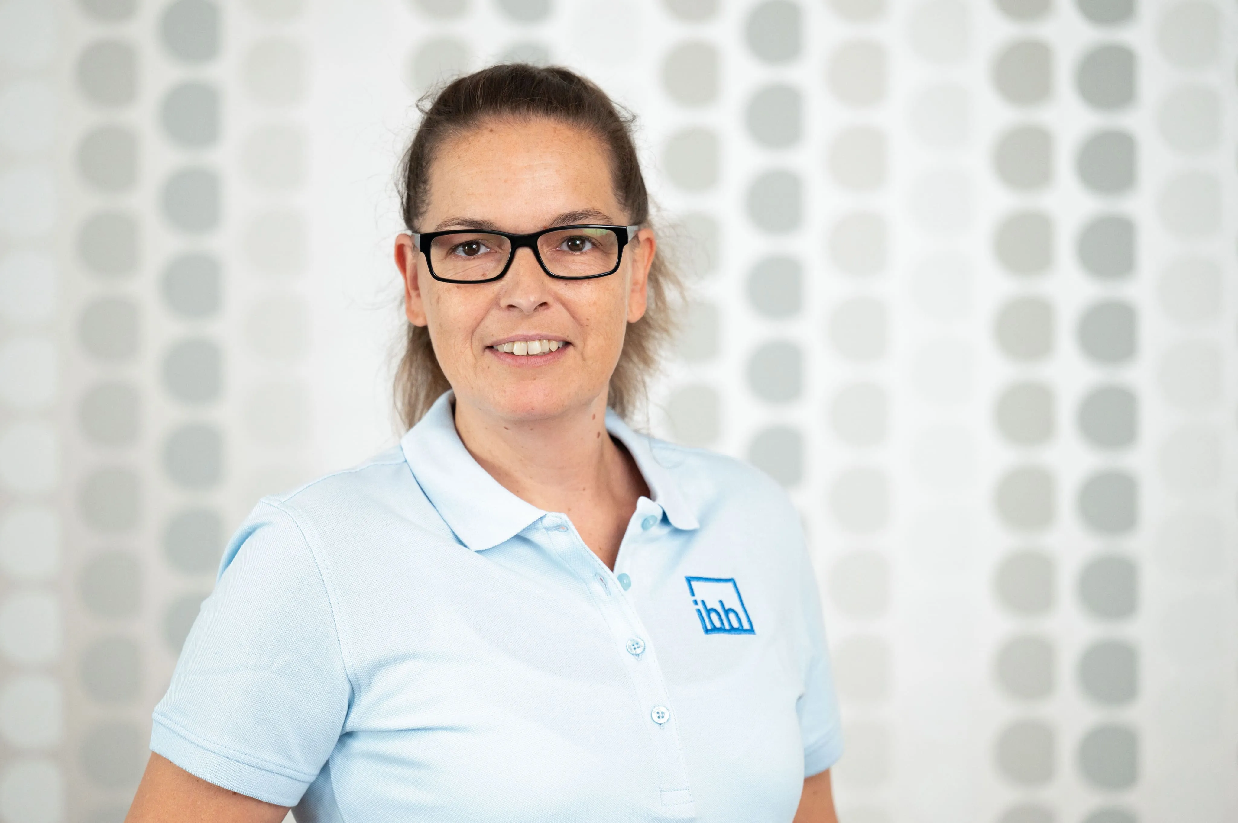 Mitarbeiterporträt einer Frau mit Brille von Ingenieurbüro Bittner