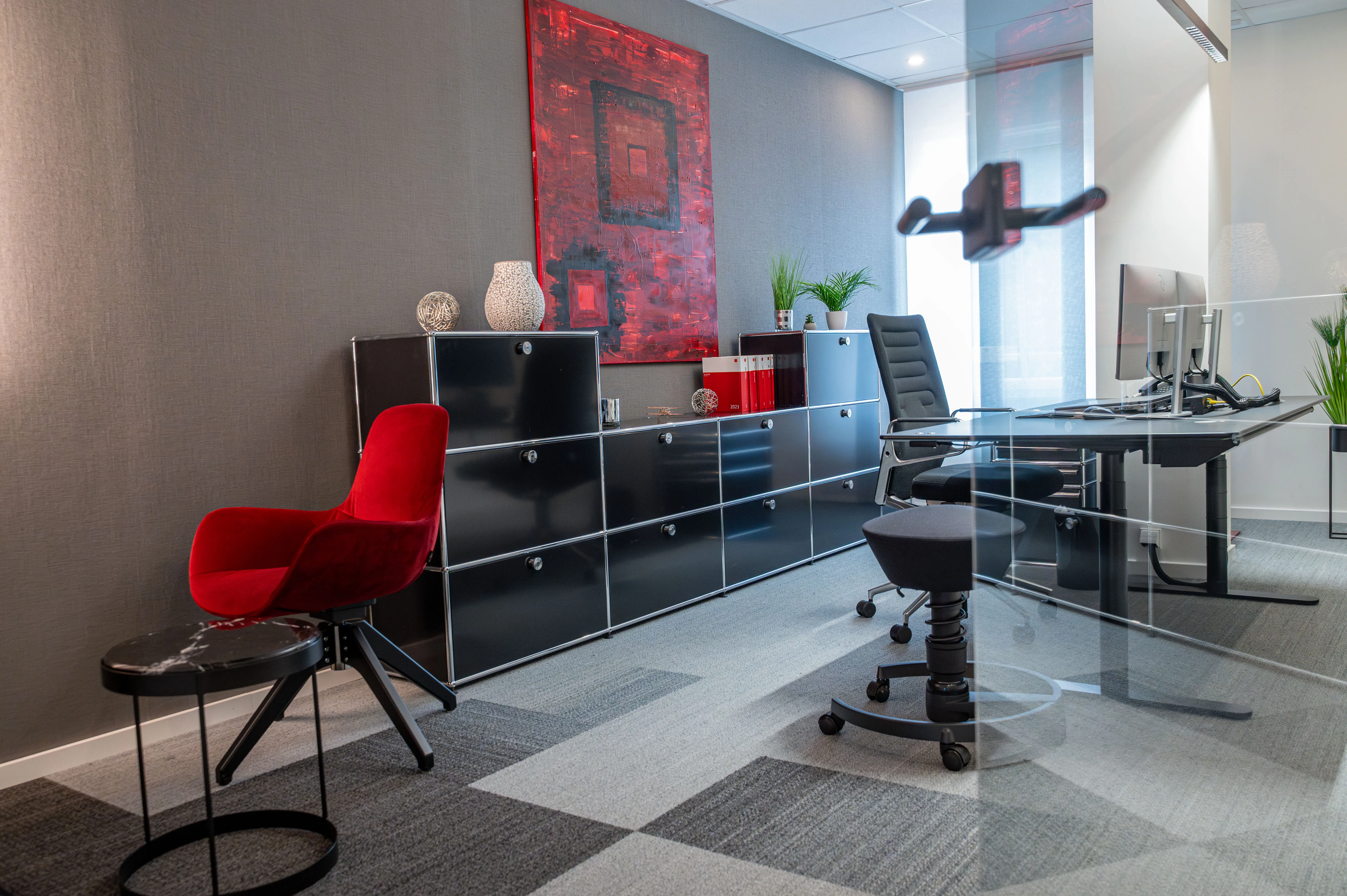 Besprechungsraum von Ingenieurbüro Bittner mit moderner Büroausstattung