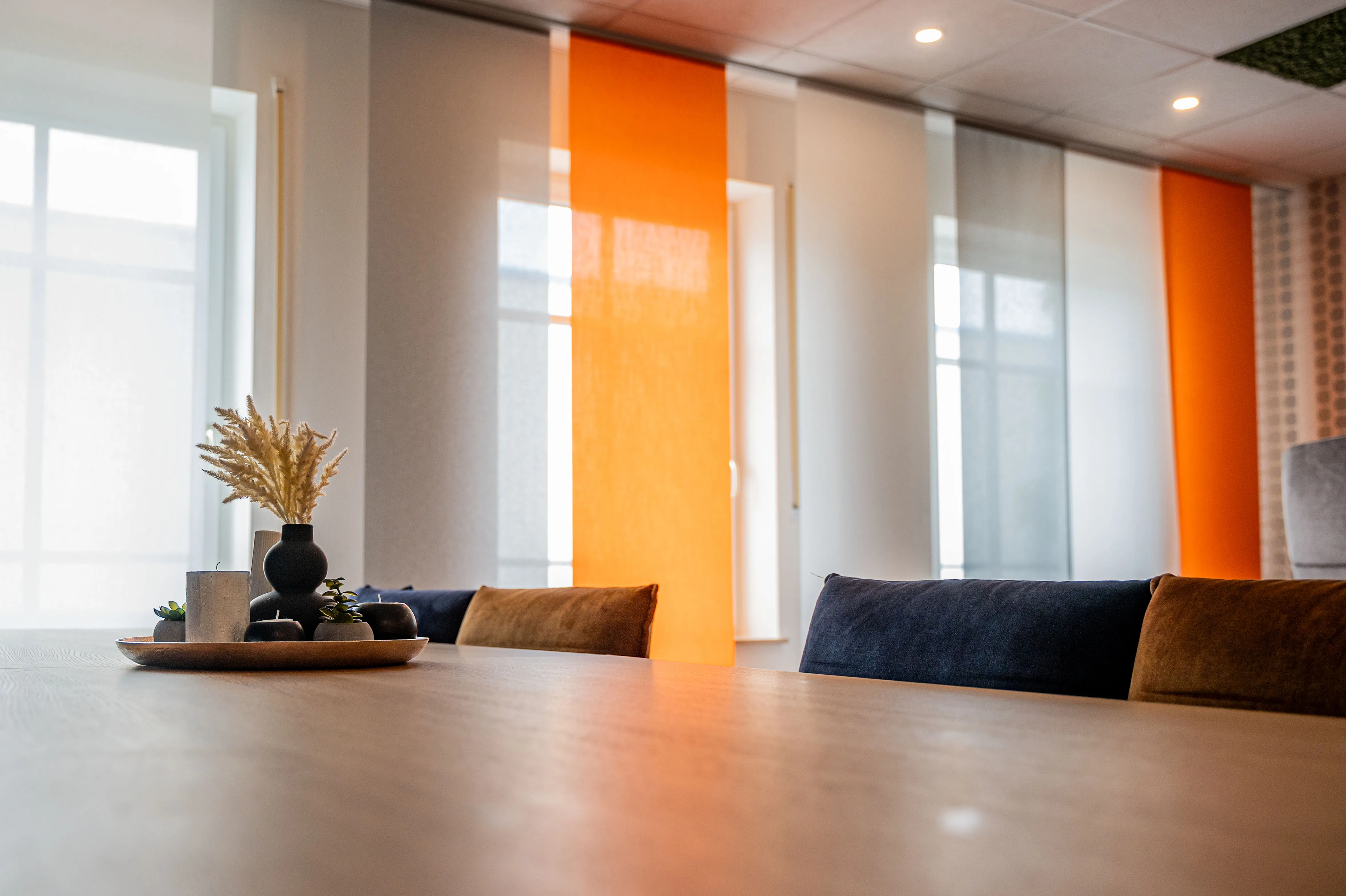 Moderner Besprechungs- und Empfangsbereich im Büro von Ingenieurbüro Bittner