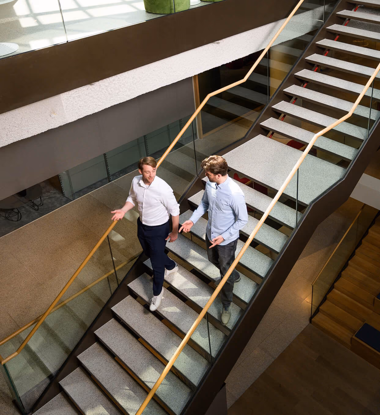 Arxion-consultants in gesprek in het kantoor in Arnhem