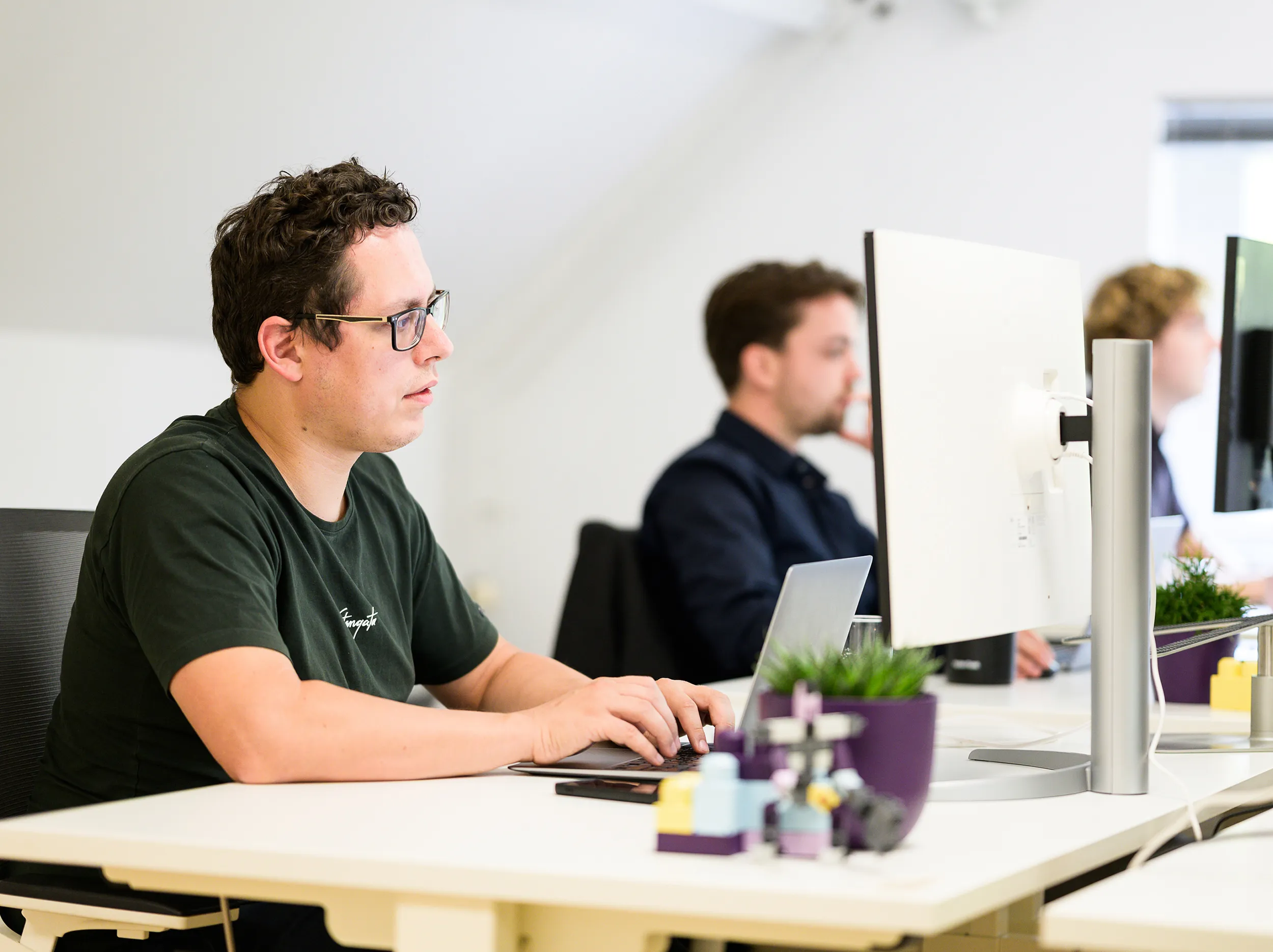 Sfeerfoto van de mensen van Workflow Heroes die aan het werk zijn