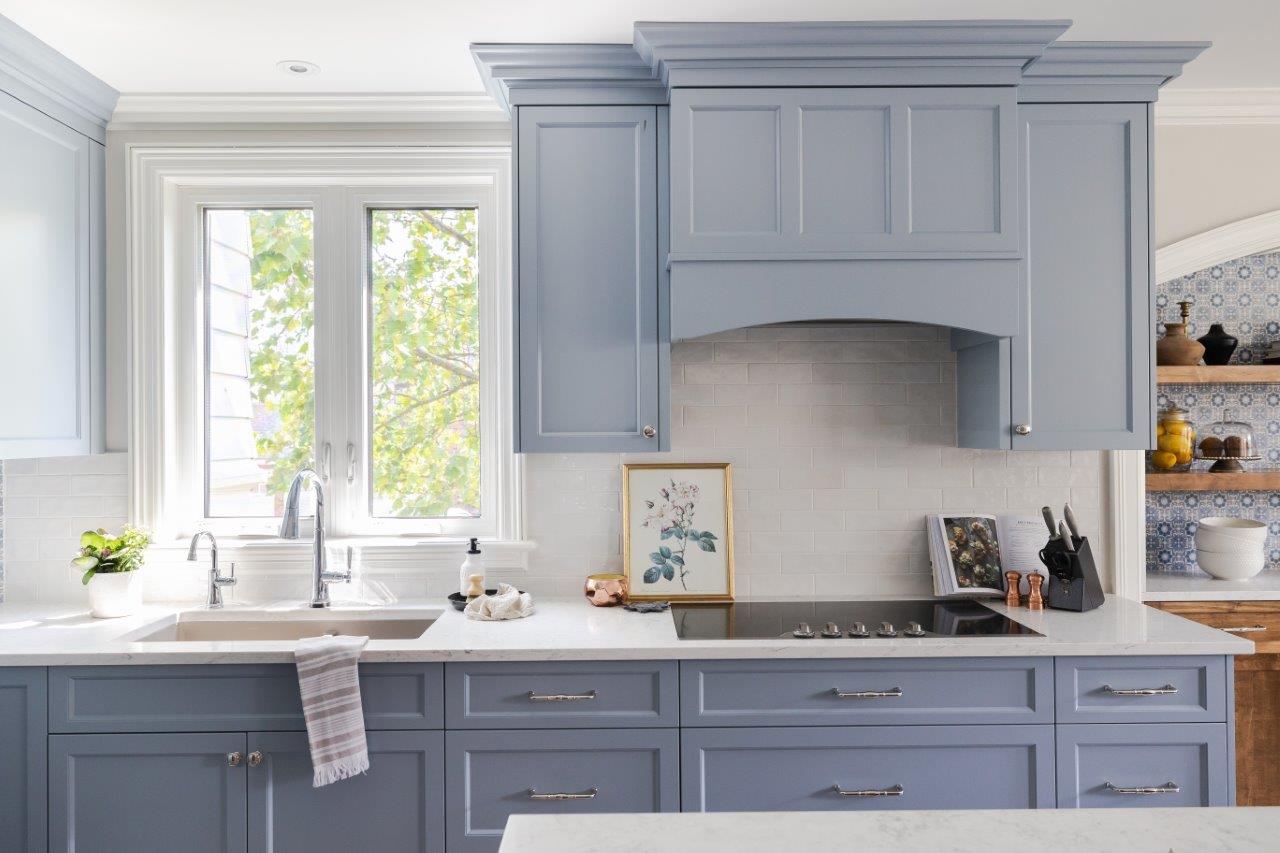 A custom range hood paired with countertop stove allows for extra deep drawers for easy cookware access and storage.