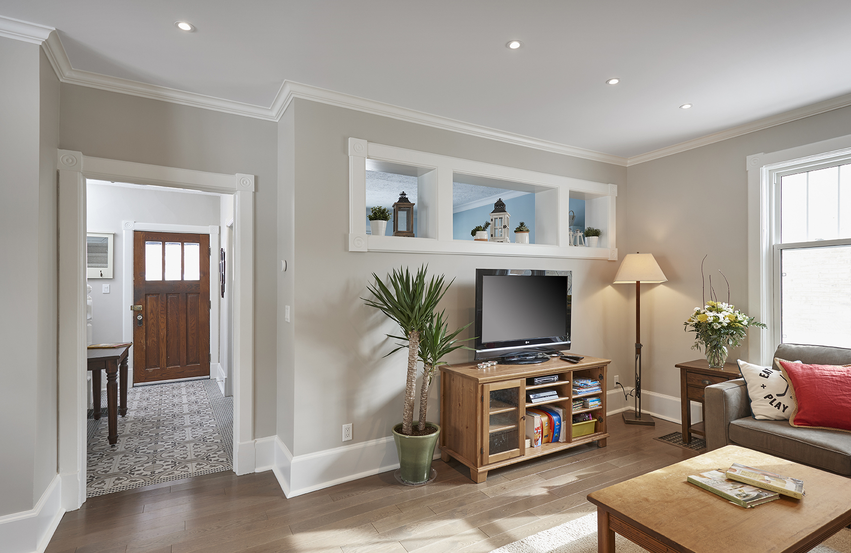 A beautiful, bright entryway welcomes anyone into the home.