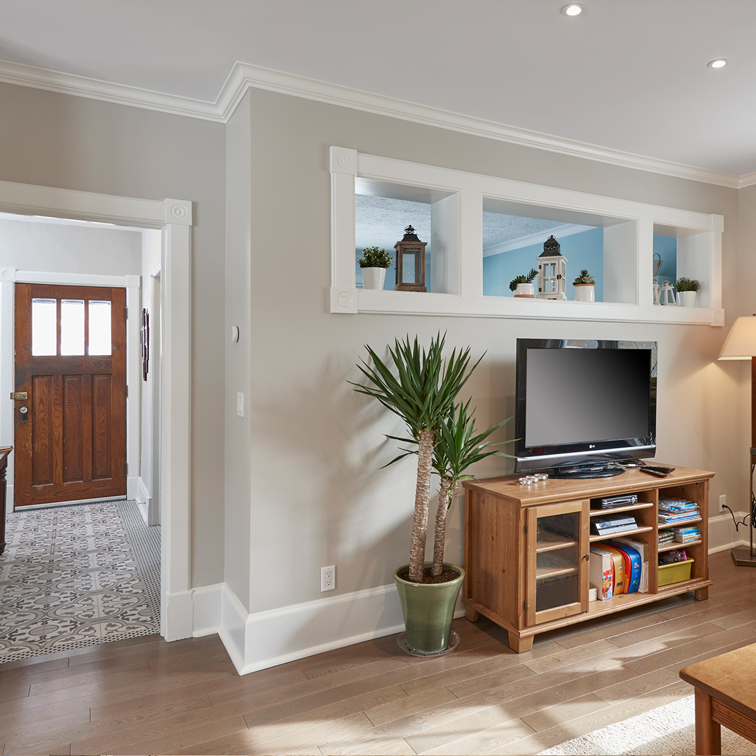 It's all in the details, like these openings between two rooms have become lovely shelves for displaying precious treasures.