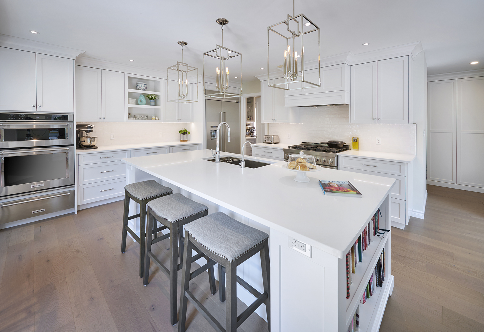 Trending kitchen design features for modern home renovations