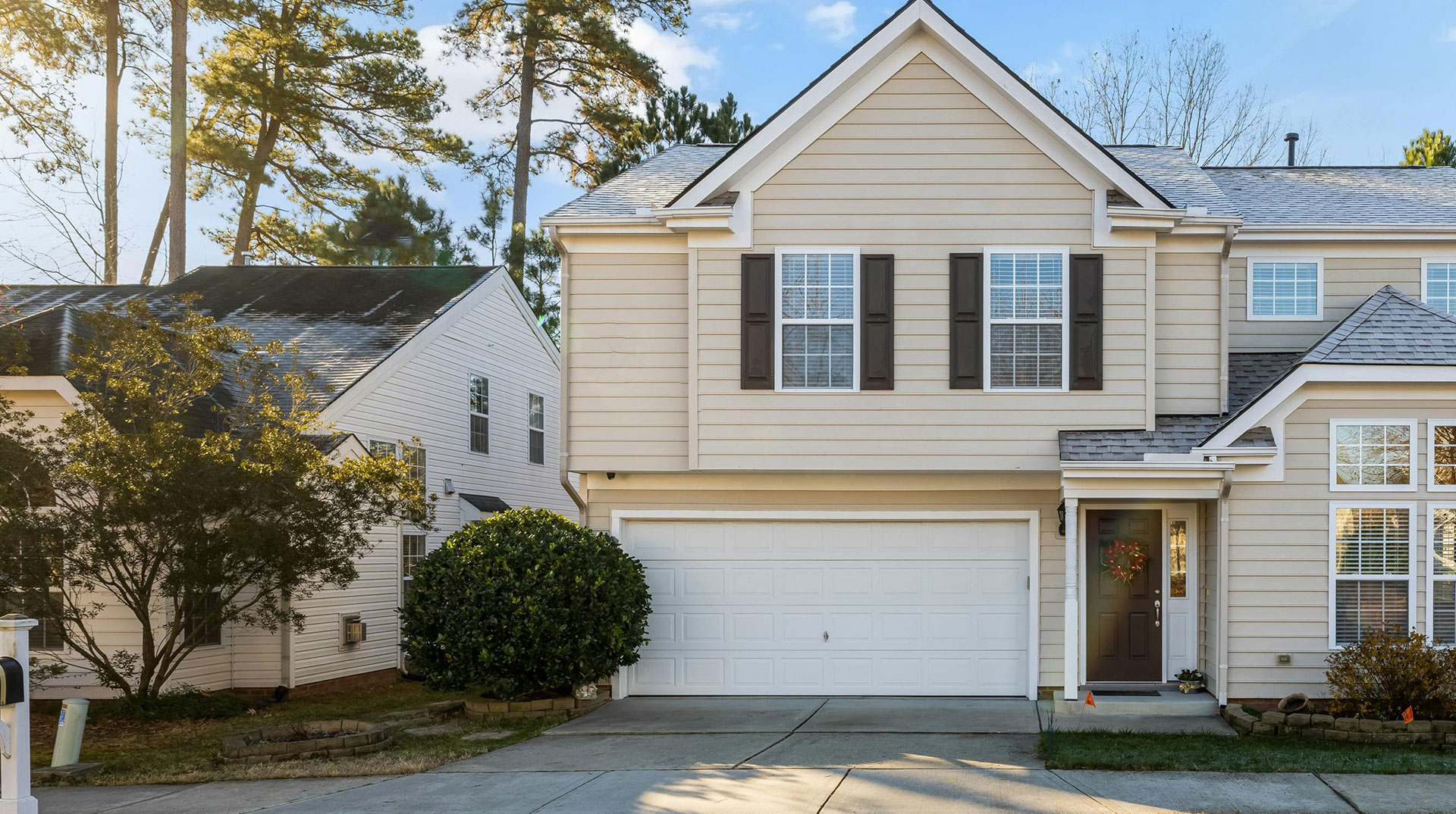 A light beige home in a nice neighborhood.