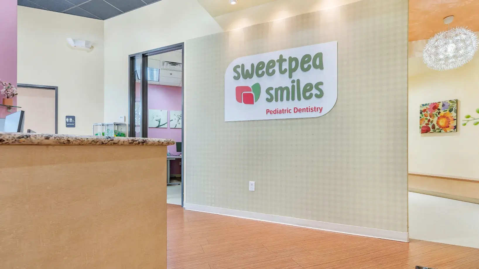 a store front with a sign that says sweet pea smiles