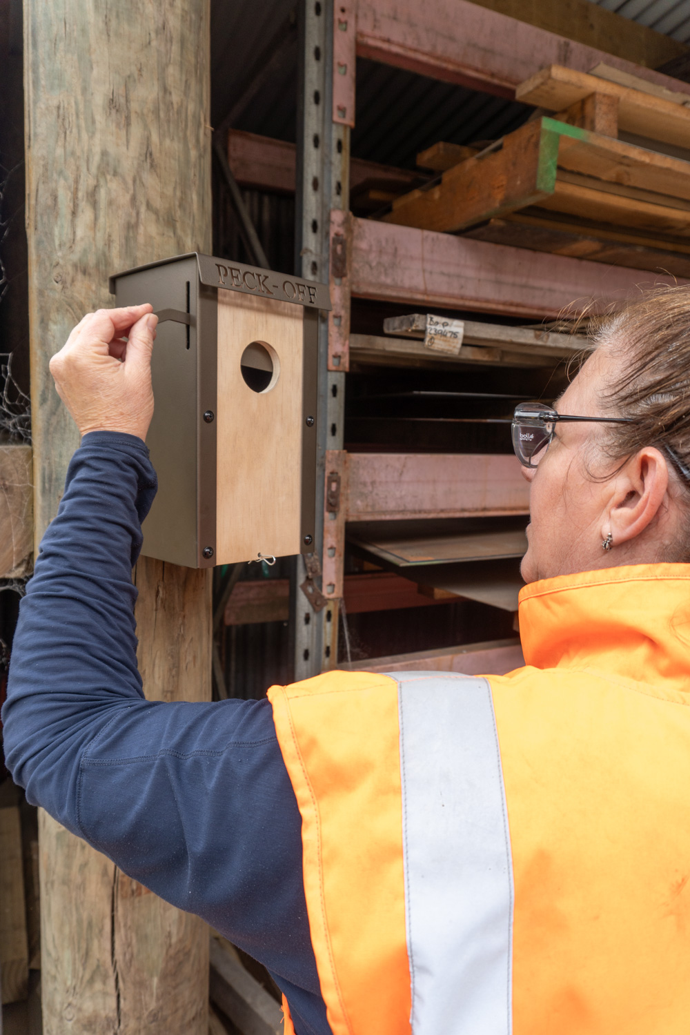 Re-setting PeckOff Trap mounted to post