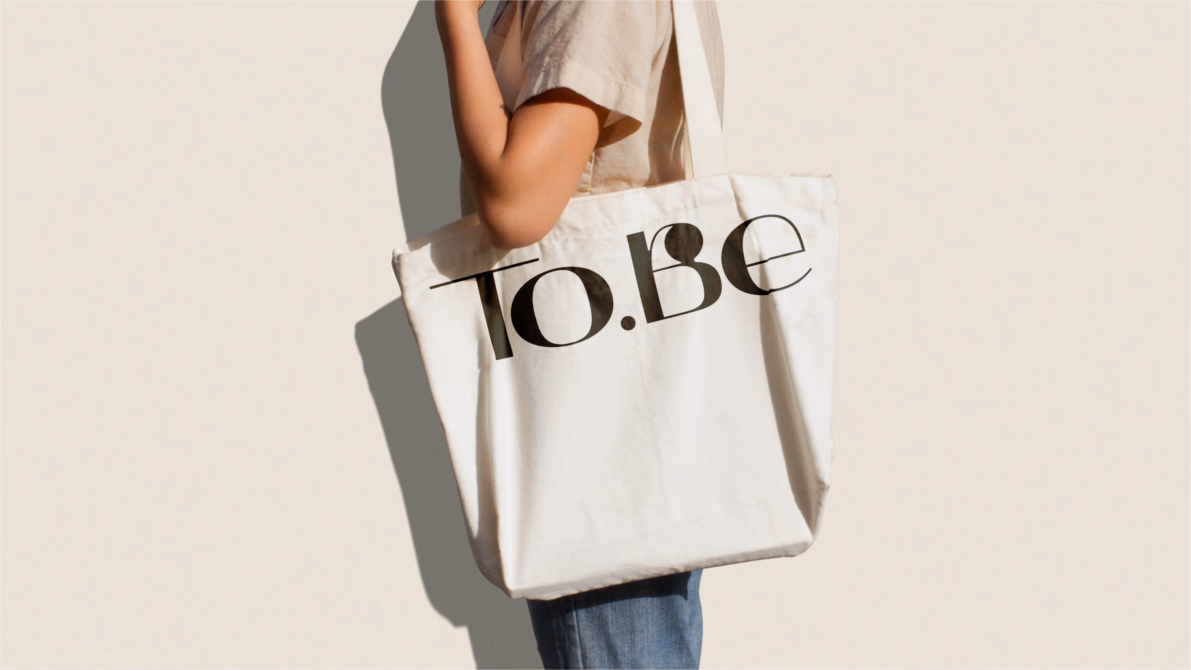 To.Be es una agencia de talentos que destaca la autenticidad de sus clientes; su branding se basa en el concepto "perfecto imperfecto", resaltando aquello que los hace únicos.
