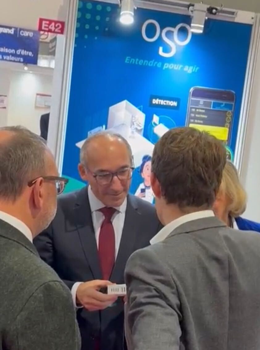 Le Ministre des solidarités et l'Oreille Augmentée des soignants.