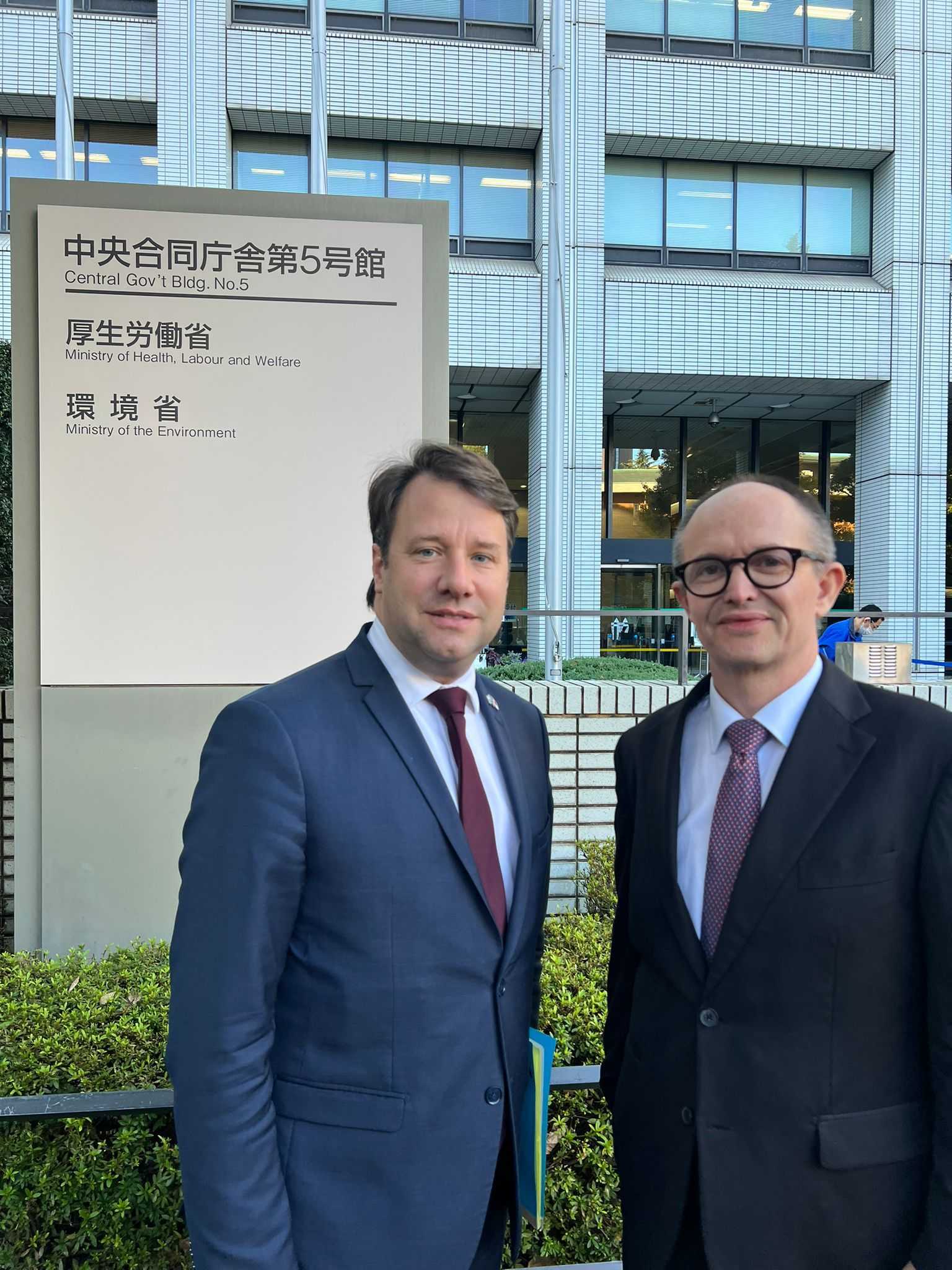 Loïg Chesnais Girard - Président de la Région Bretagne, et Philippe Roguedas - Co-fondateur d'OSO-AI au Ministère de la Santé Japonais