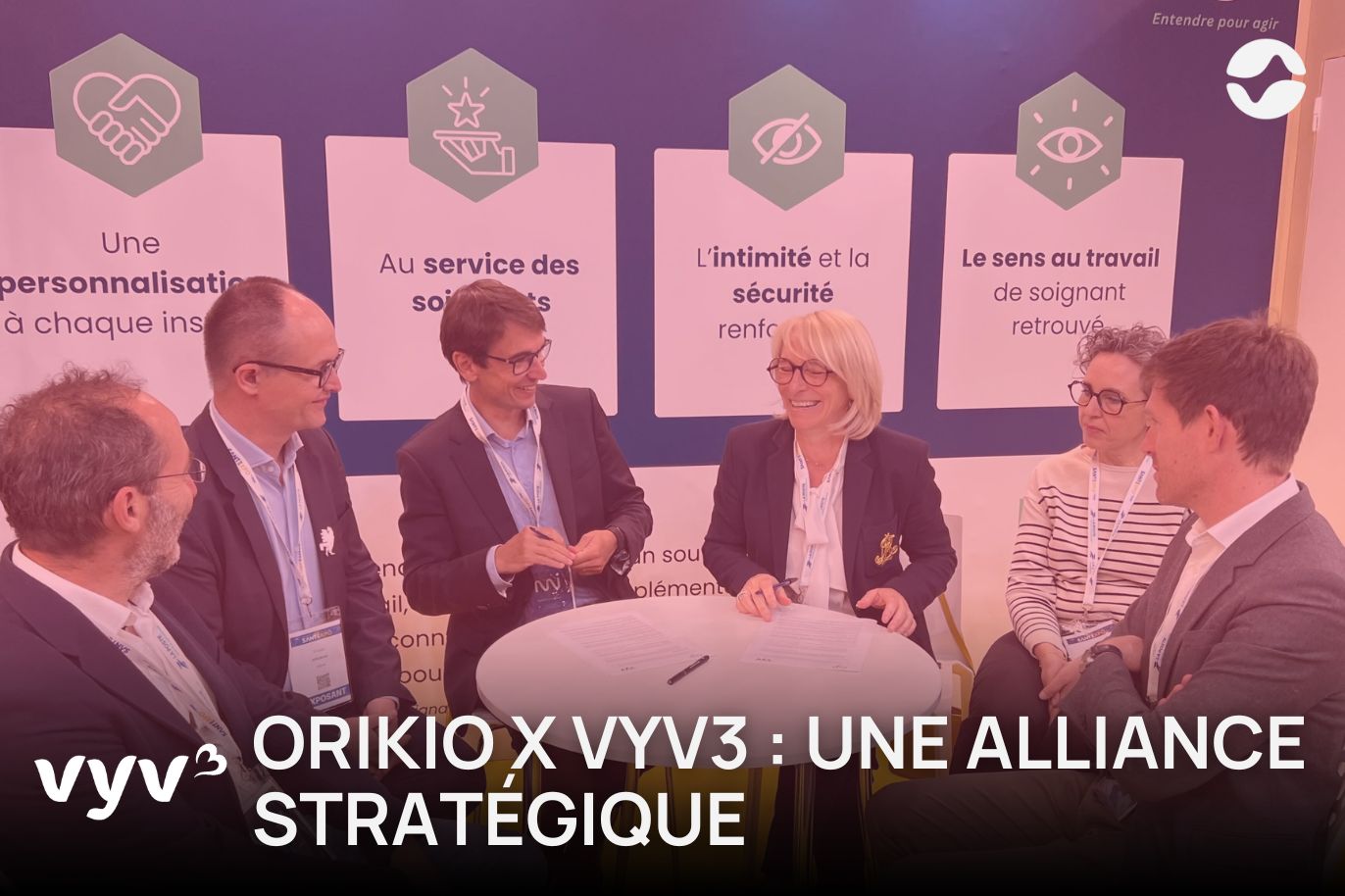 Photo de la signature du contrat cadre entre Orikio et VV3