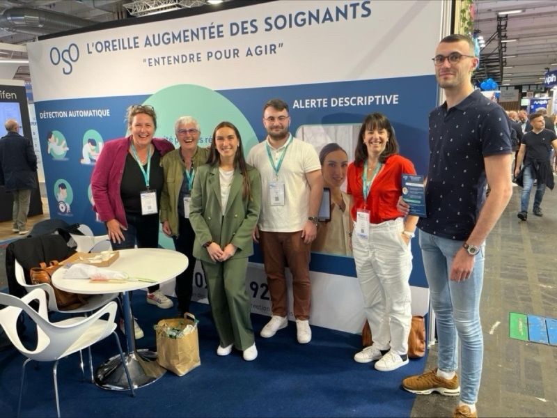 Les équipes soignantes du CHU de Brest sur le stand d'OSO-AI à Santexpo 2024.