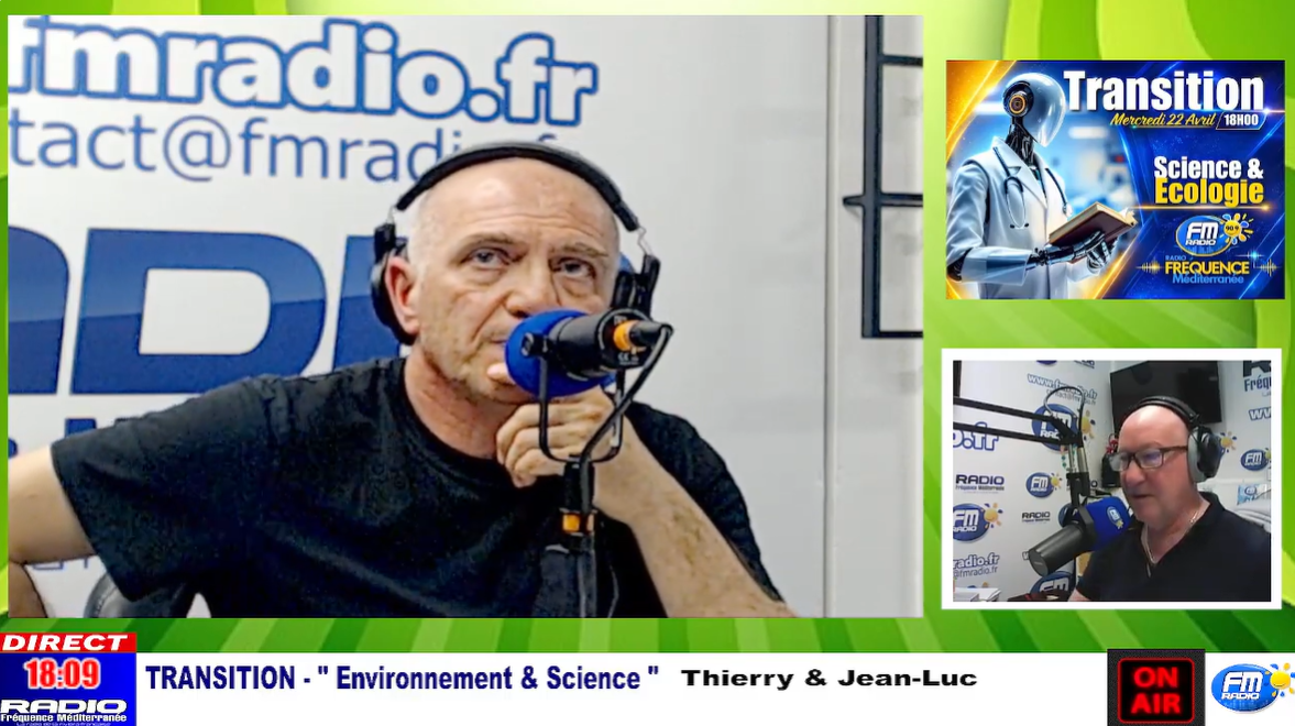 Photo de l'animateur radio sur son plateau