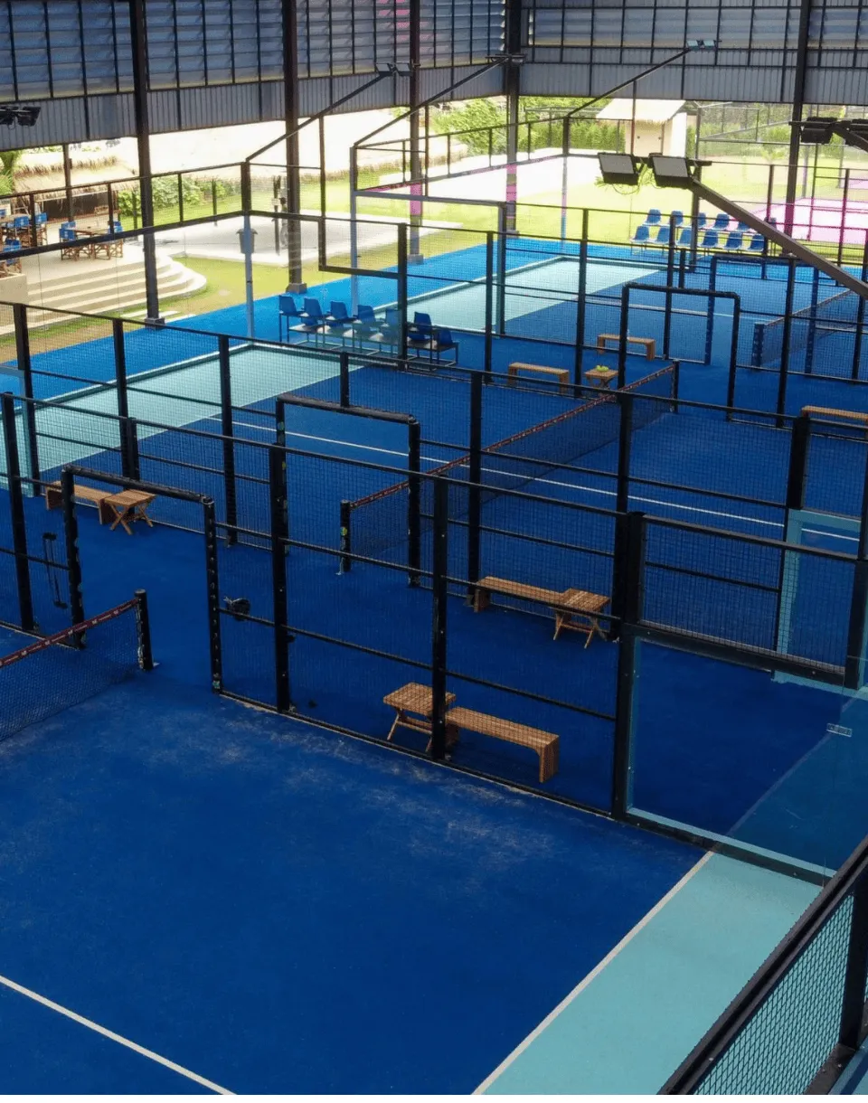 Padel camp Thailand facilities with blue and pink courts, main building and Palaestra sauna in Koh Samui