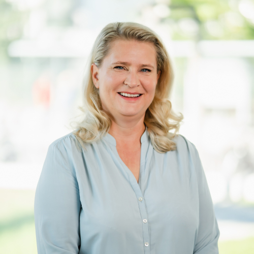 Porträt einer Mitarbeiterin von ABG Partner