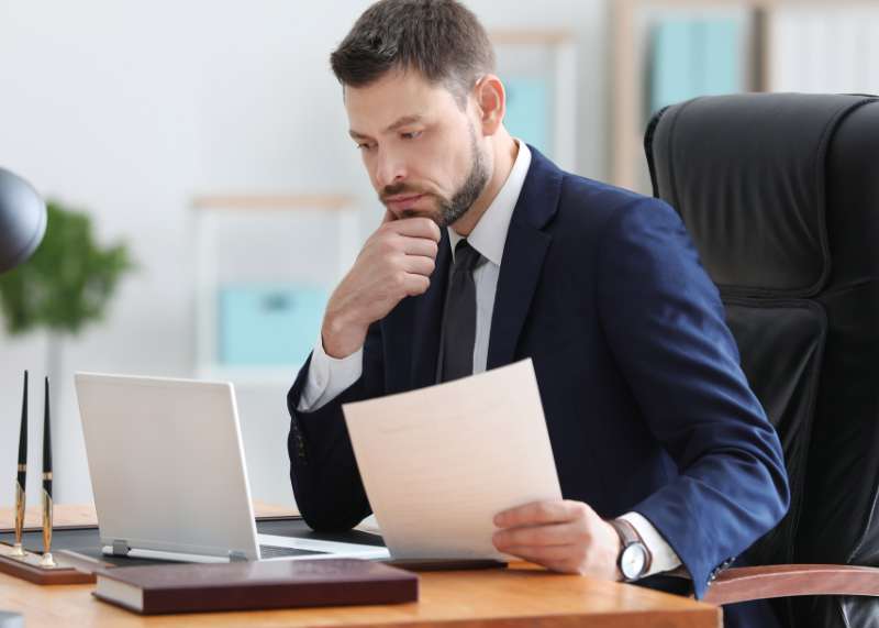 Directeur de CFA en réflexion au sujet des mesures légales vraies où fausses ?